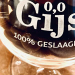 Leuk cadeau, gegraveerd bierglas/waterglas gevuld met drop.